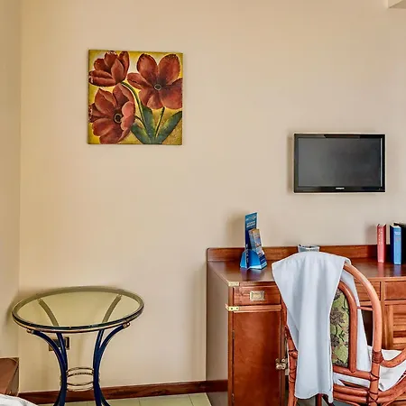 Isa-hotel In Cecina Just 100 Mt From The Sea