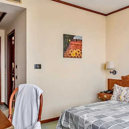 Otel Isa-hotel In Cecina Just 100 Mt From The Sea Marina di Cecina