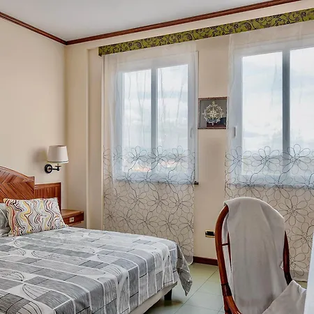 Isa-hotel In Cecina Just 100 Mt From The Sea Marina di Cecina