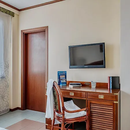 Isa-hotel In Cecina Just 100 Mt From The Sea Hotel *