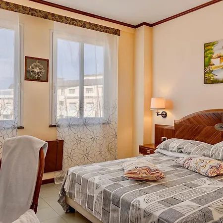Isa-hotel In Cecina Just 100 Mt From The Sea Hotel Marina di Cecina