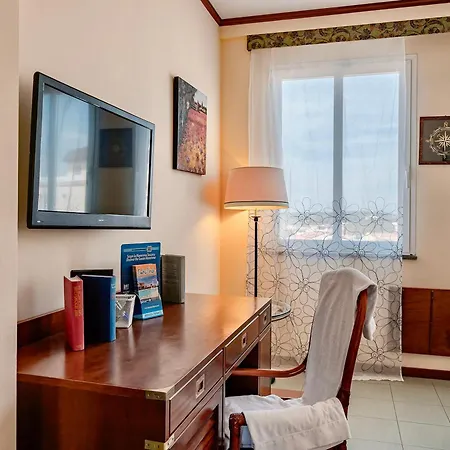 Isa-hotel In Cecina Just 100 Mt From The Sea Hotel *