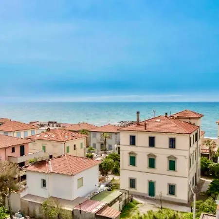 Hotel Isa-hotel In Cecina Just 100 Mt From The Sea